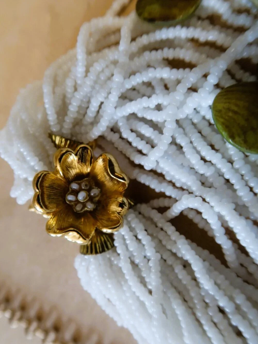 Bundle of 9 Vintage Necklaces Carved Jade-like Hibiscus, Ceramic, Hexagon Chain - Picture 8 of 15